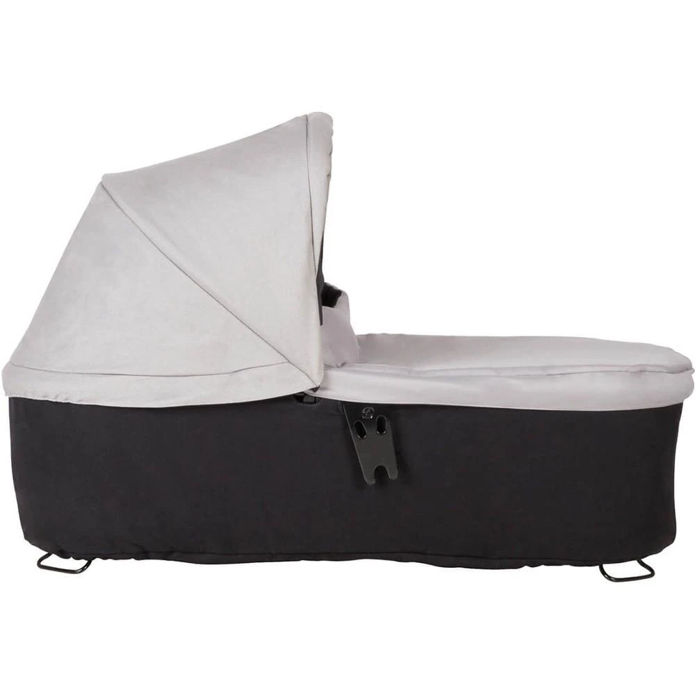 Mountain Buggy Duet V3 Carrycot Plus - Silver 7 Mountain Buggy Duet V3 Carrycot Plus - Silver - Image 7