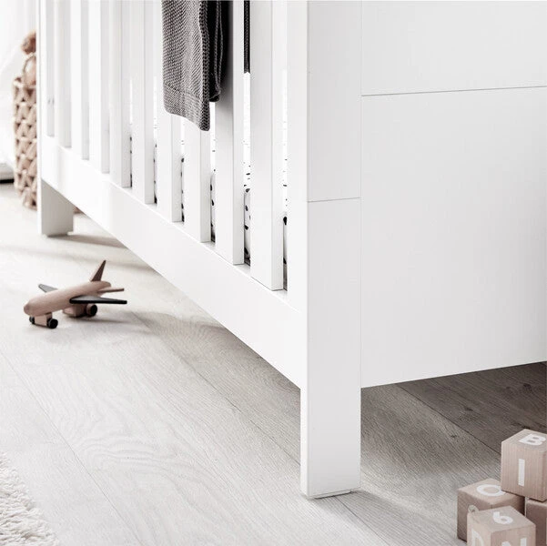 Silver Cross Finchley Cot Bed & Wardrobe - White 5 Silver Cross Finchley Cot Bed & Wardrobe - White - Image 5